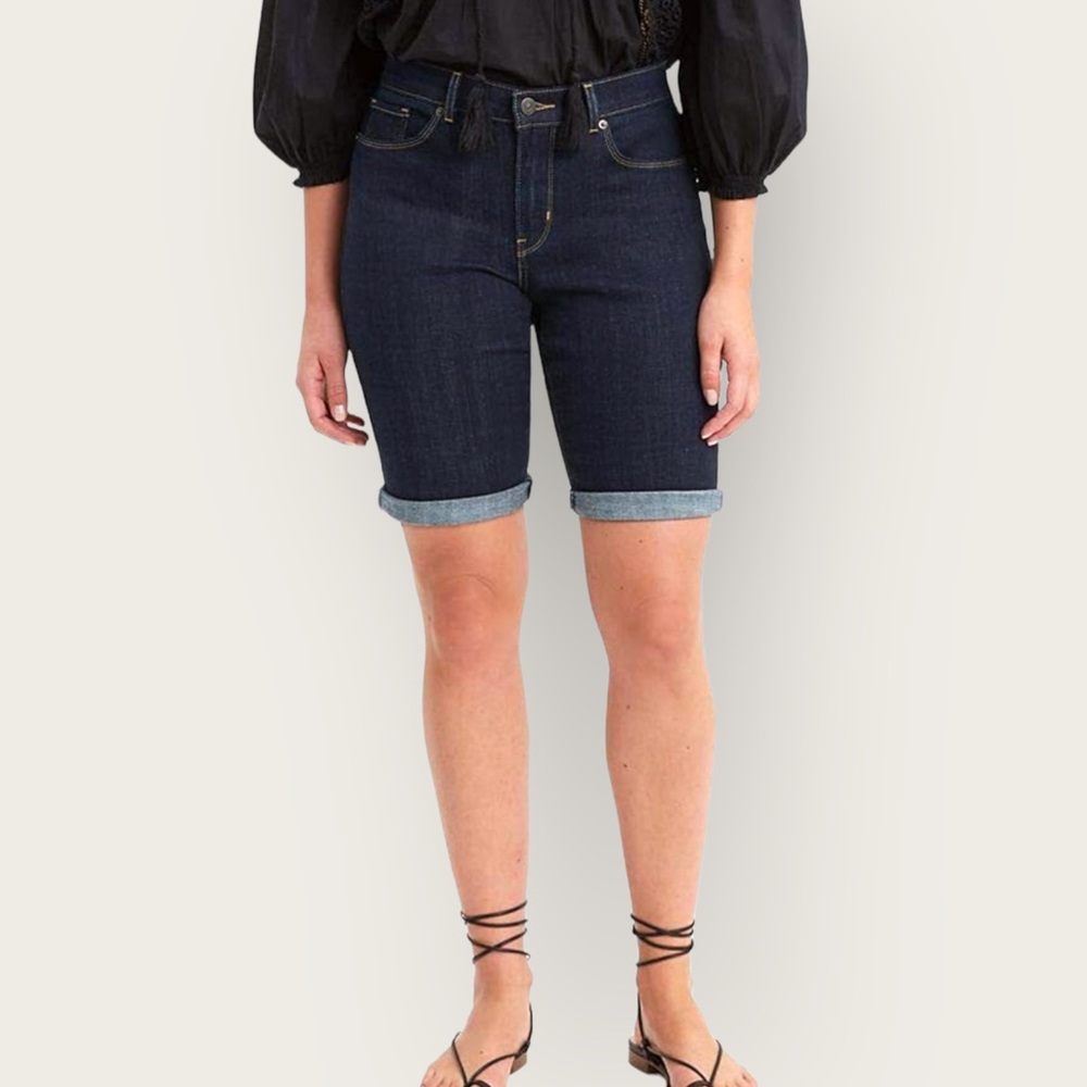 Levi's Women's Classic Bermuda Shorts Hypersoft Mid Rise Slim Through Th…